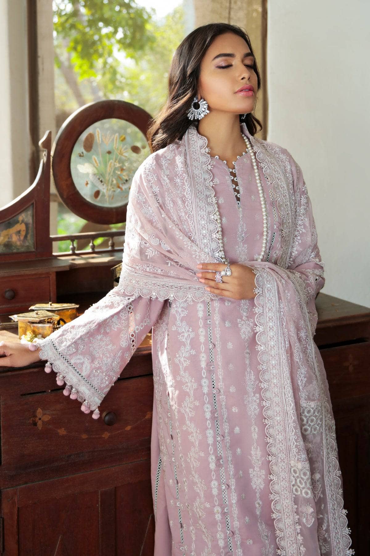 img_baroque_swiss_voil_awwal_boutique