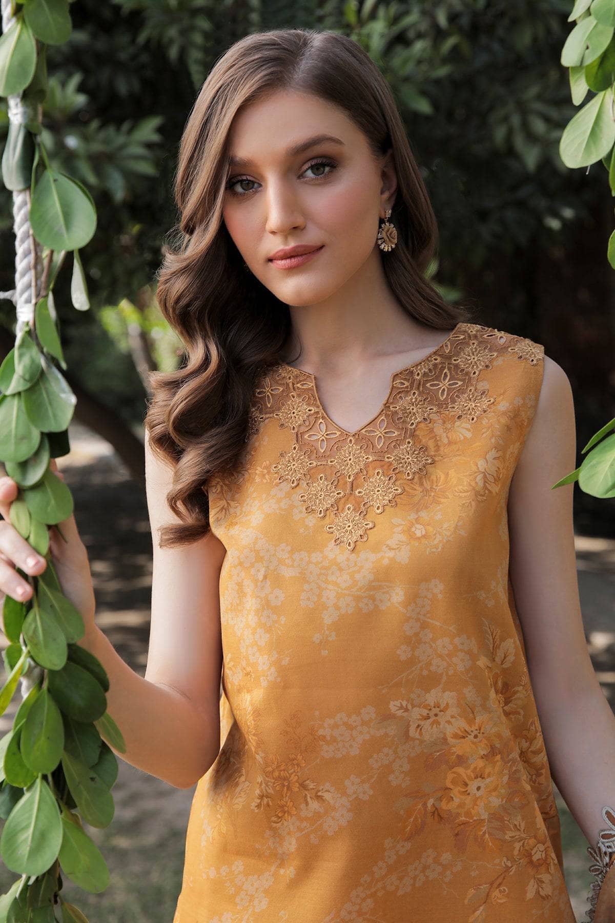 img_baroque_unstitched_lawn_collection_23_awwal_boutique