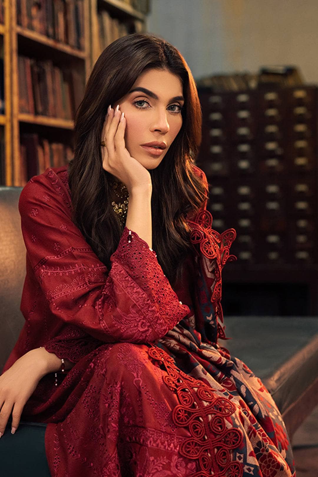 img_nureh_leather_peach_jacquard_shawl_awwal_boutique