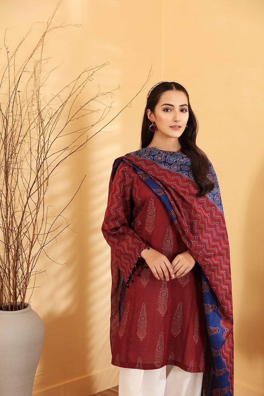 img_nishat_linen_nisha_lawn_collection_2021_awwal_boutique