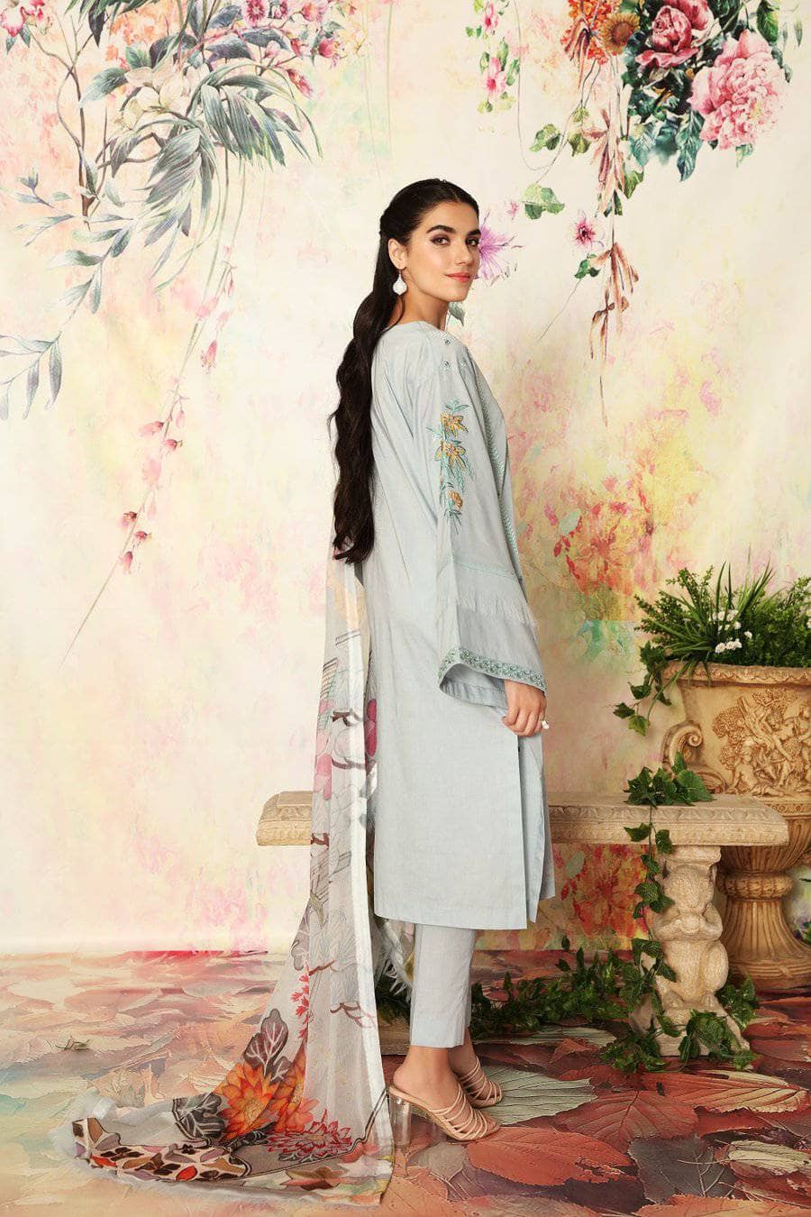 img_nishat_lawn_2021_awwal_boutique