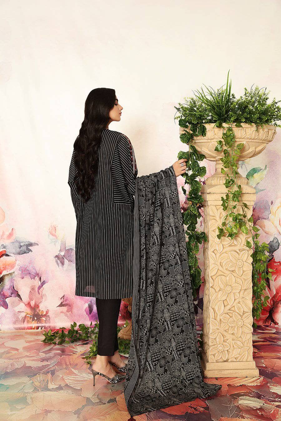 img_nishat_lawn_2021_awwal_boutique