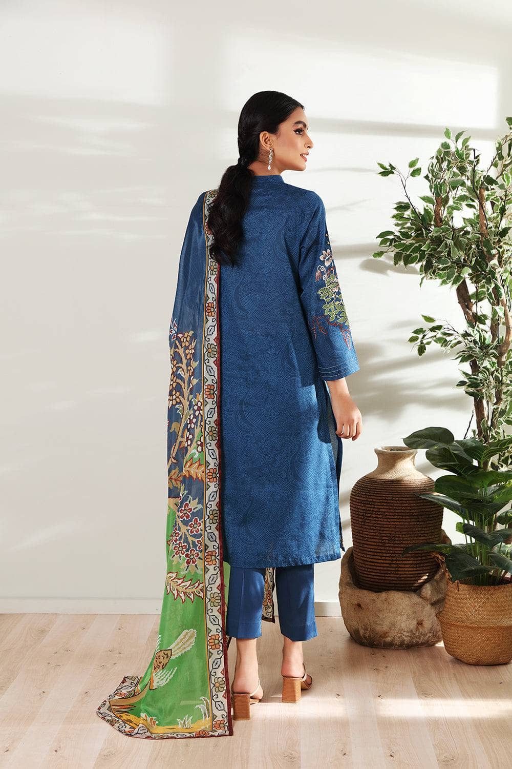 img_nishat_linen_lawn_2022_awwal_boutique