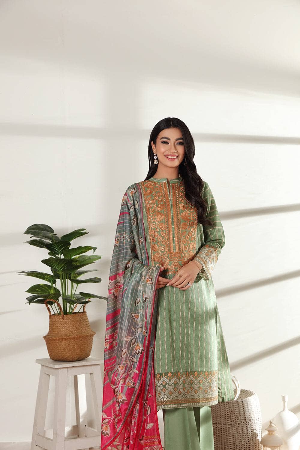 img_nishat_linen_lawn_2022_awwal_boutique