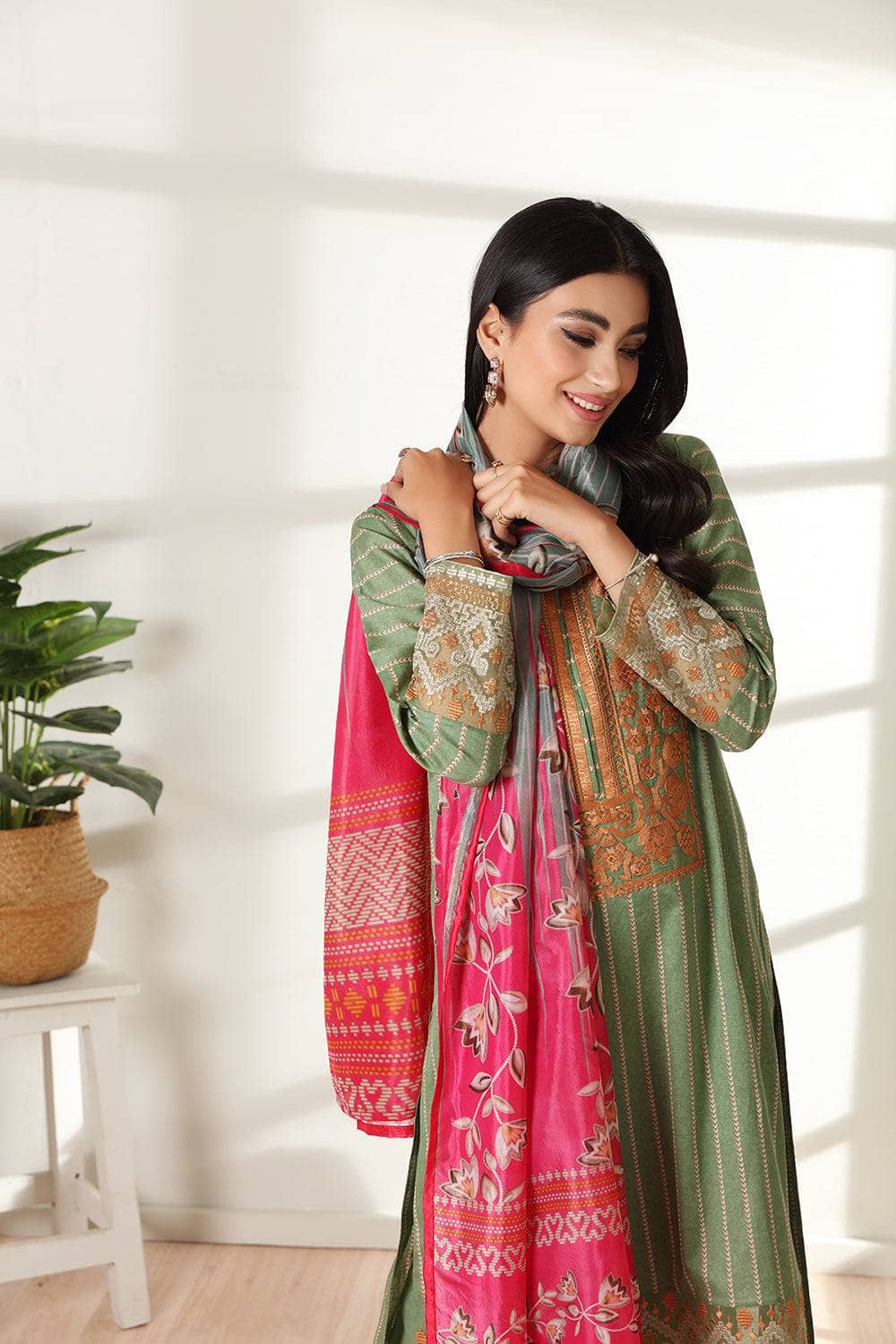 img_nishat_linen_lawn_2022_awwal_boutique