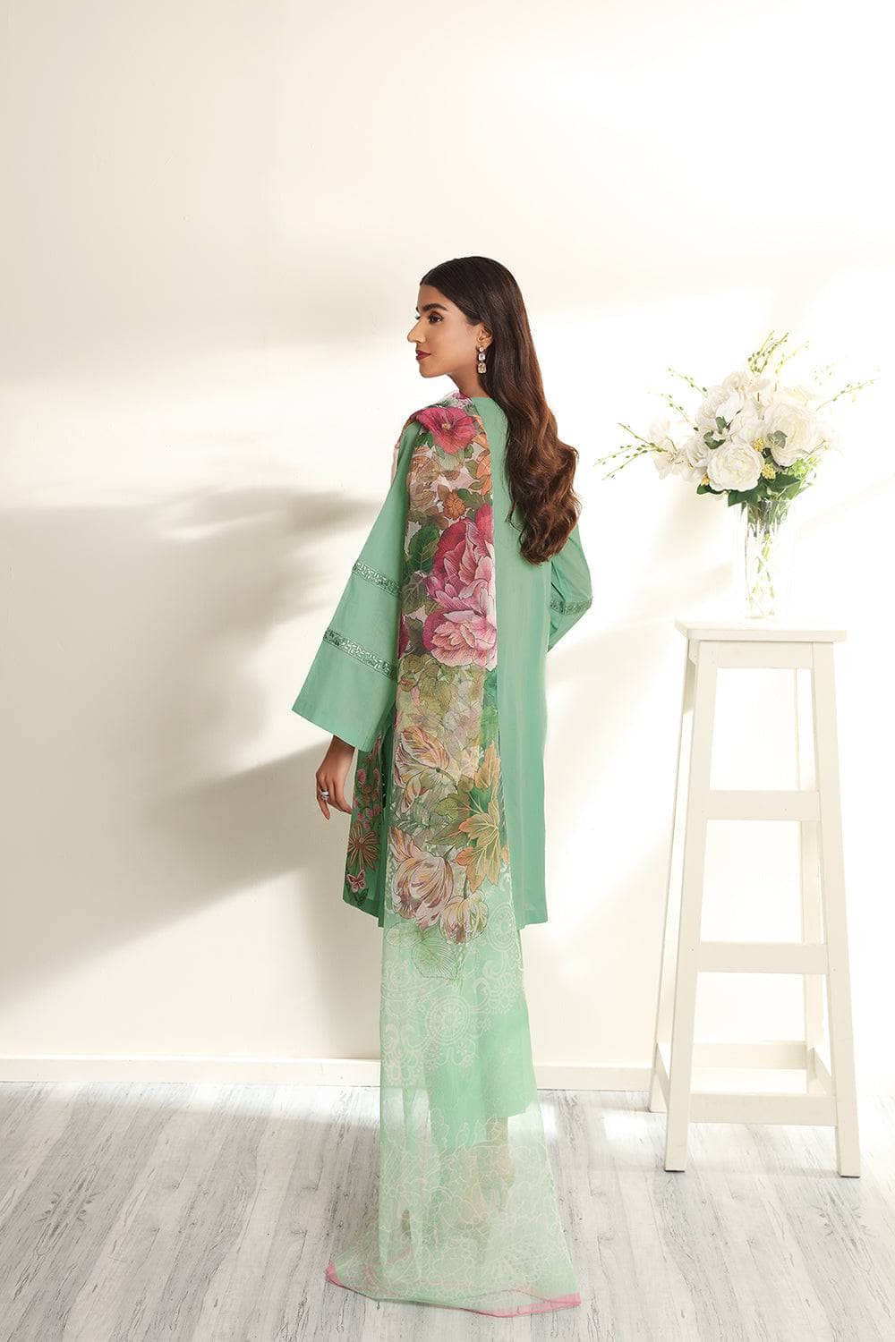 img_nishat_linen_lawn_2022_awwal_boutique