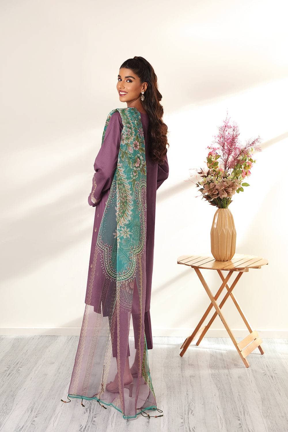 Img_nishat_linen_lawn_22_awwal_boutique