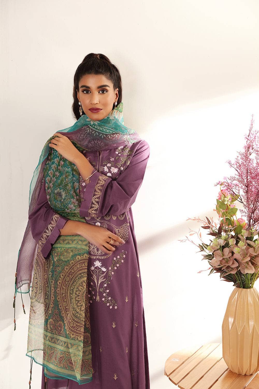 Img_nishat_linen_lawn_22_awwal_boutique