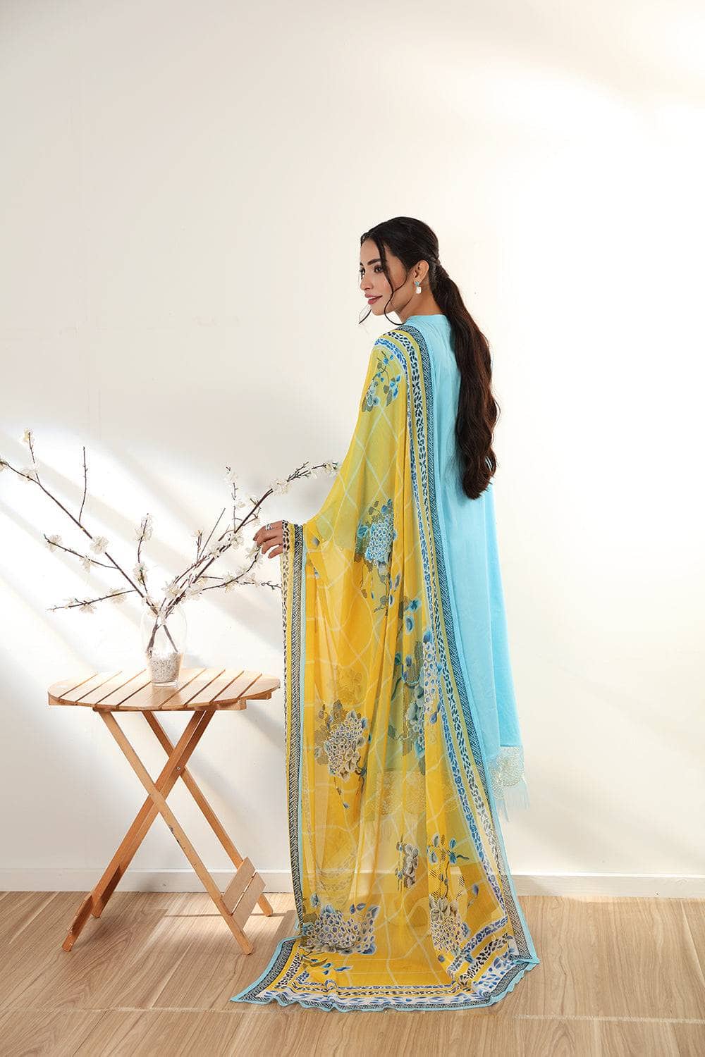 img_nishat_linen_lawn_2022_awwal_boutique