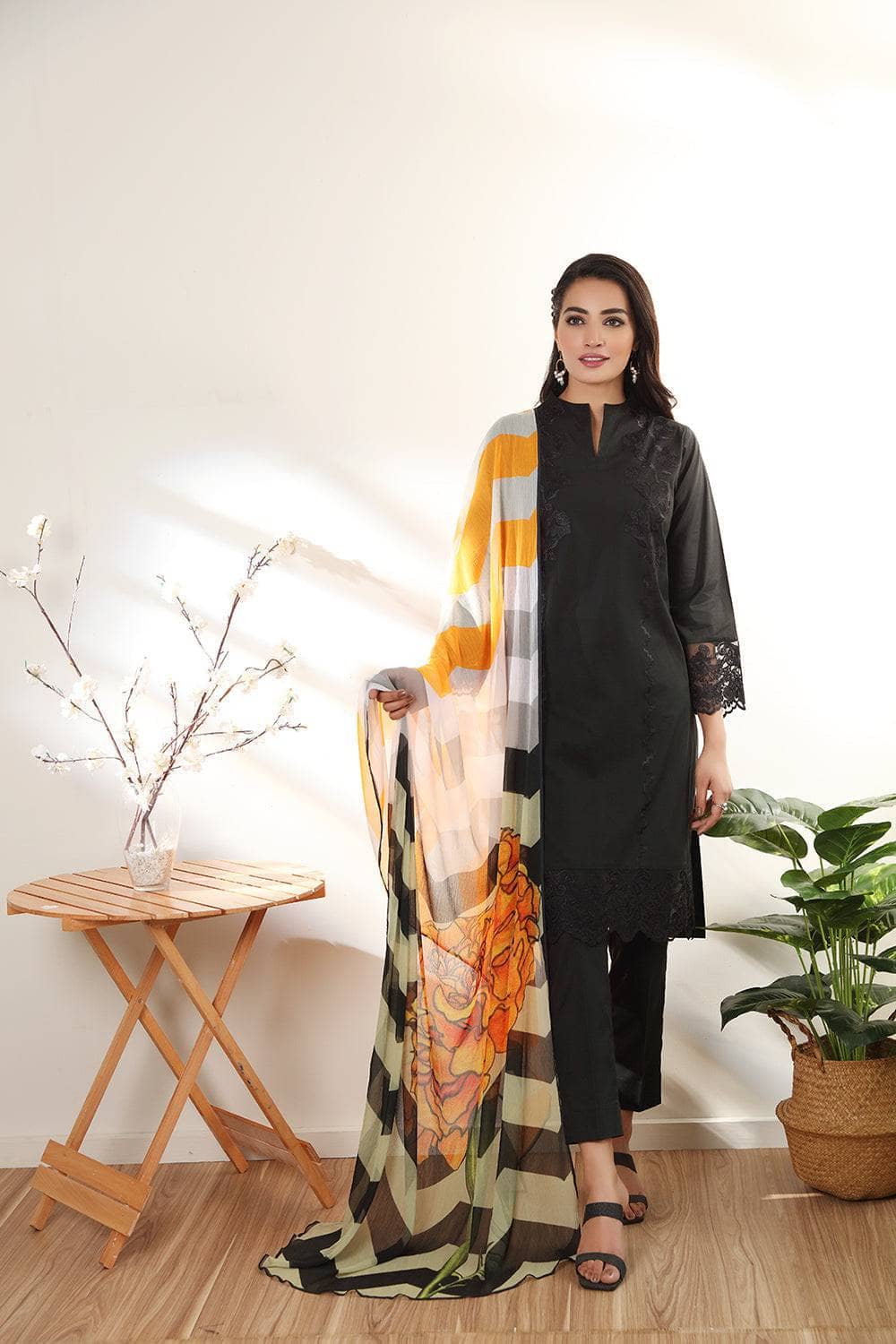 img_nishat_linen_lawn_2022_awwal_boutique