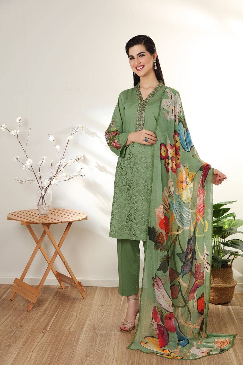 Img_nishat_linen_lawn_22_awwal_boutique