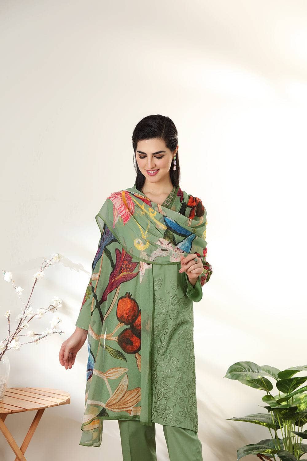 Img_nishat_linen_lawn_22_awwal_boutique