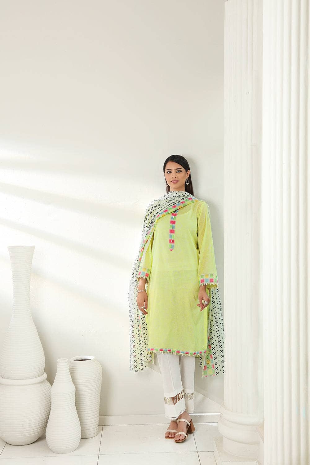 img_nishat_linen_lawn_2022_awwal_boutique