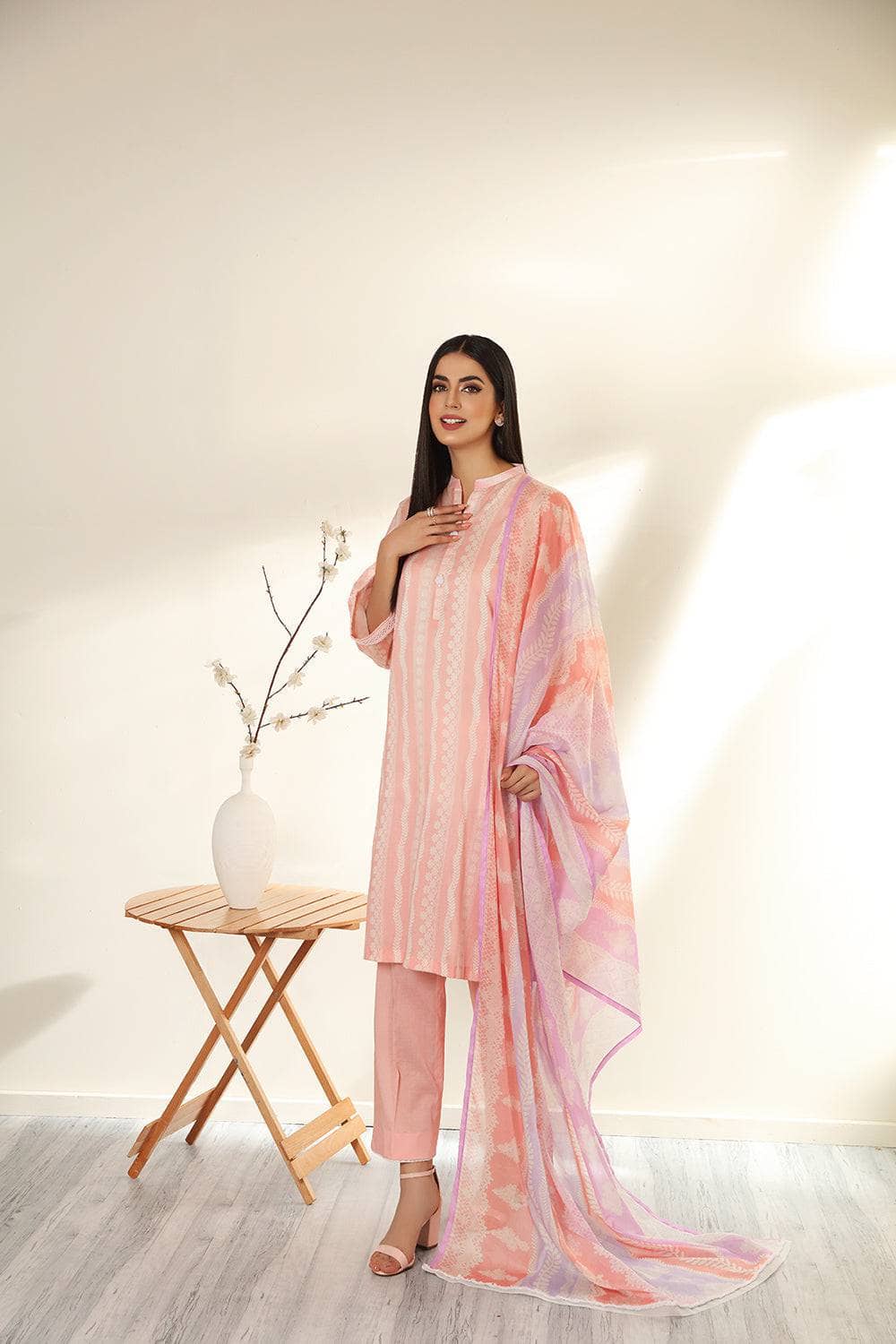 img_nishat_linen_lawn_2022_awwal_boutique