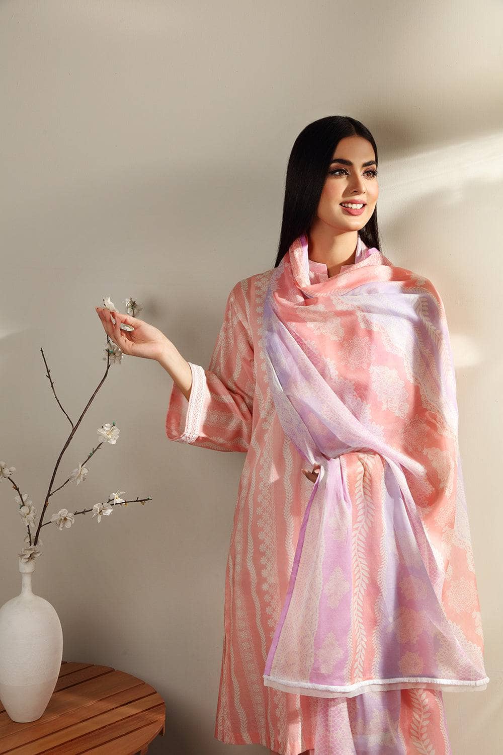 img_nishat_linen_lawn_2022_awwal_boutique