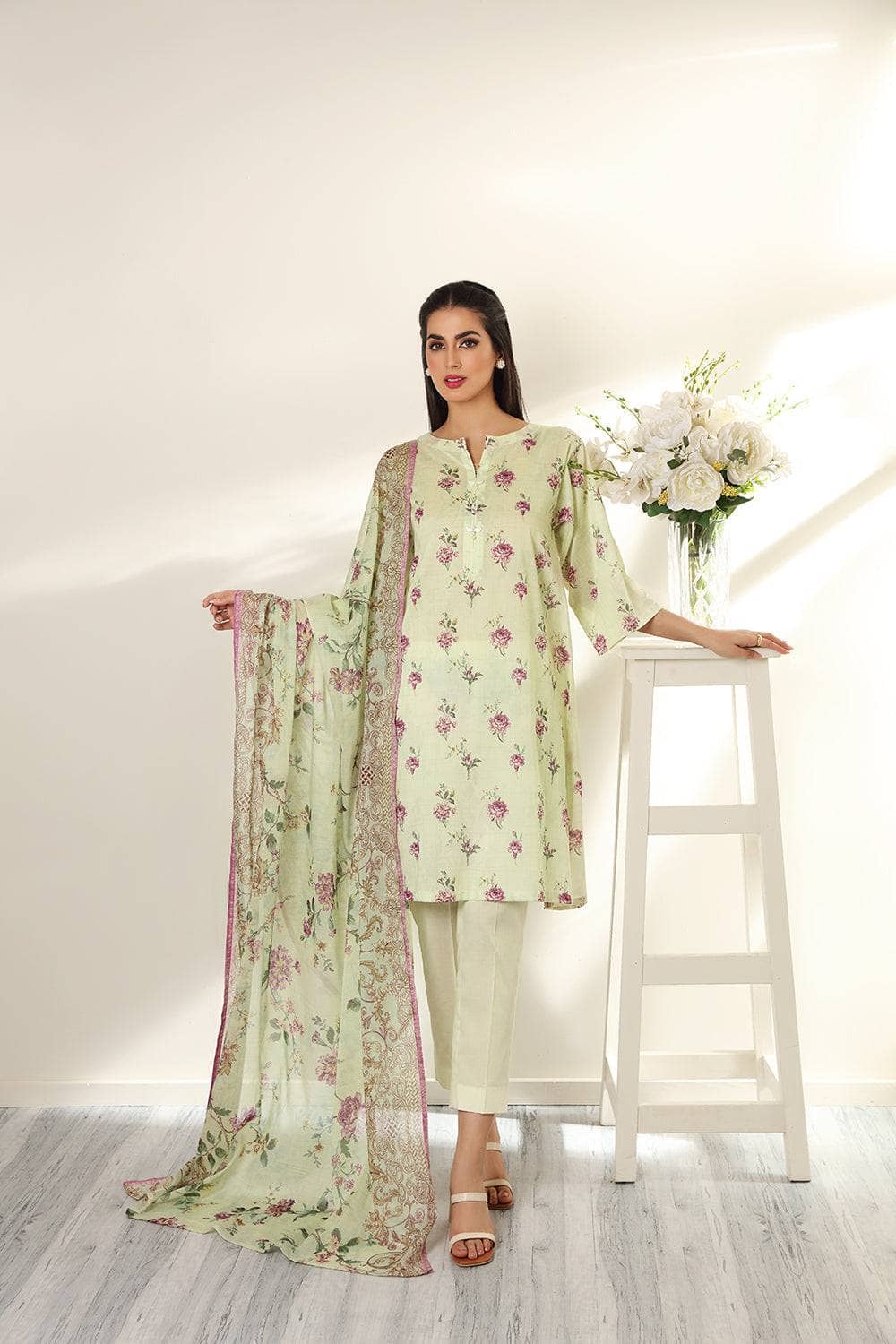 img_nishat_linen_lawn_2022_awwal_boutique