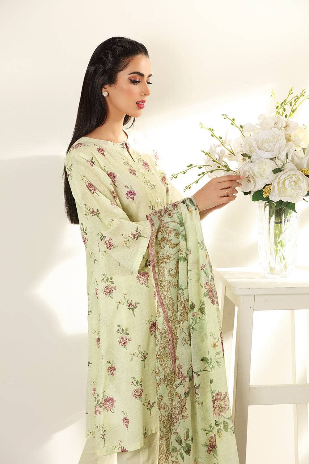 img_nishat_linen_lawn_2022_awwal_boutique
