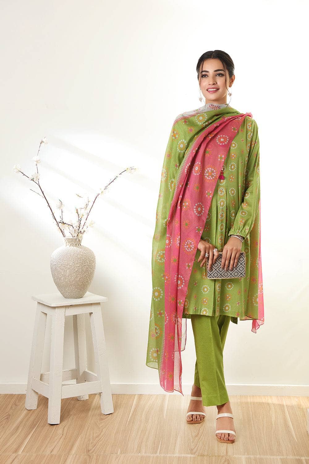 img_nishat_linen_lawn_2022_awwal_boutique