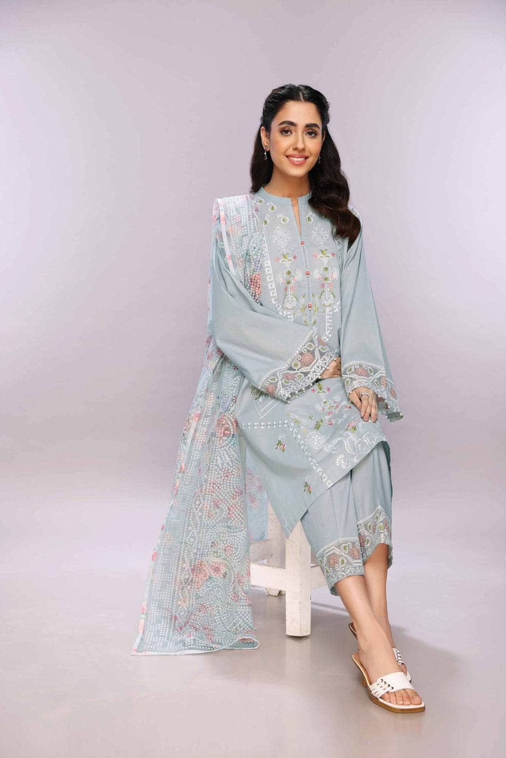 Img_nishat_lawn_nisha_23_awwal_boutique