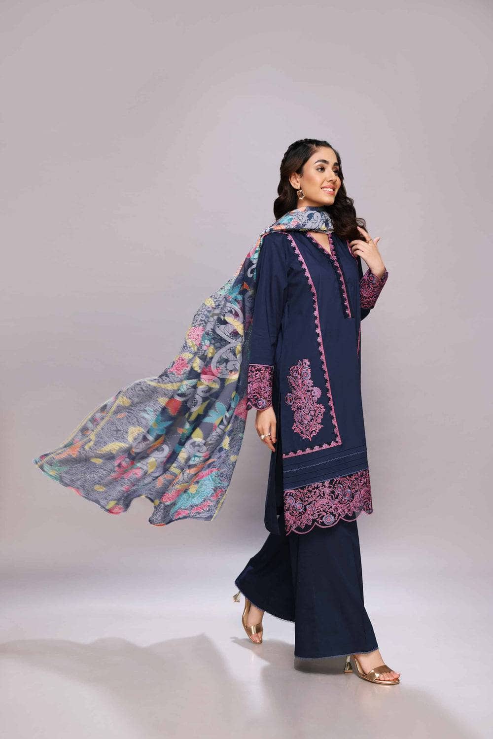 Img_nishat_lawn_nisha_23_awwal_boutique