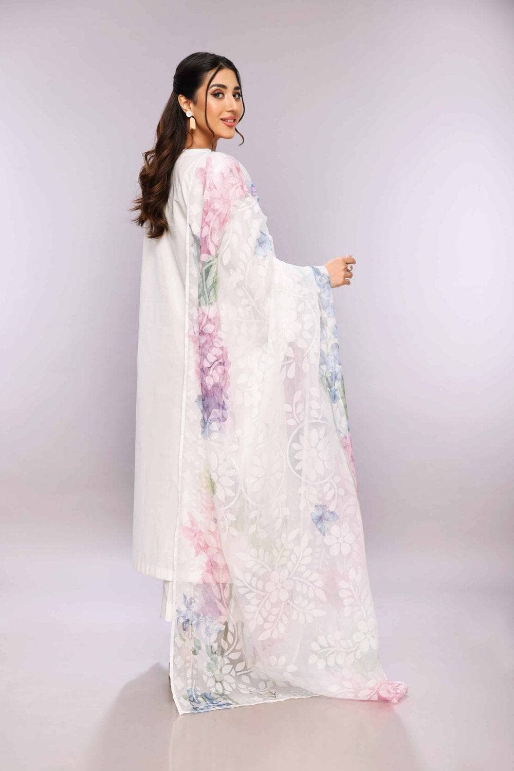 Img_nishat_lawn_nisha_23_awwal_boutique