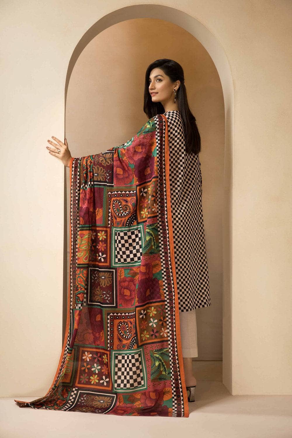 Img_nishat_lawn_nisha_awwal_boutique