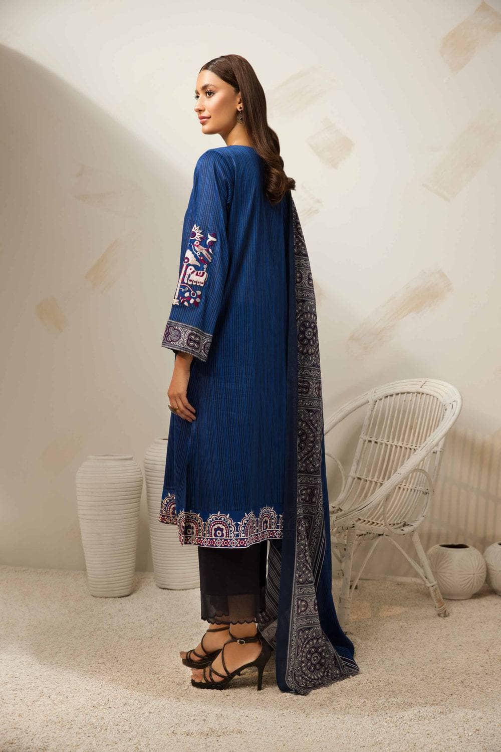 Img_nishat_lawn_nisha_awwal_boutique