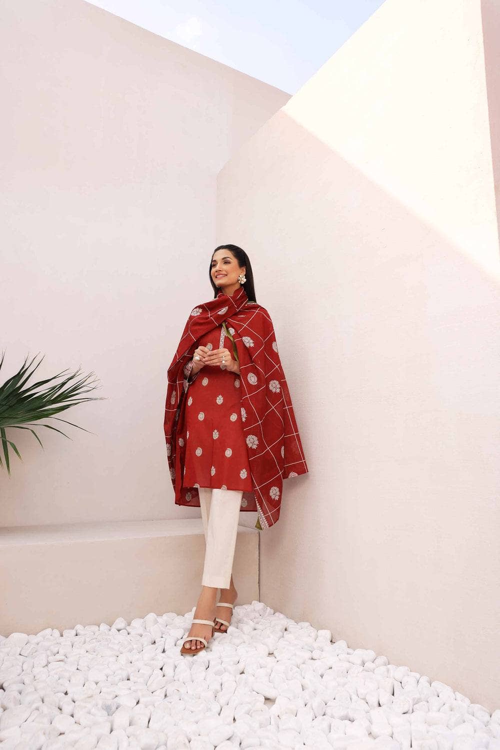 Img_nishat_lawn_nisha_awwal_boutique