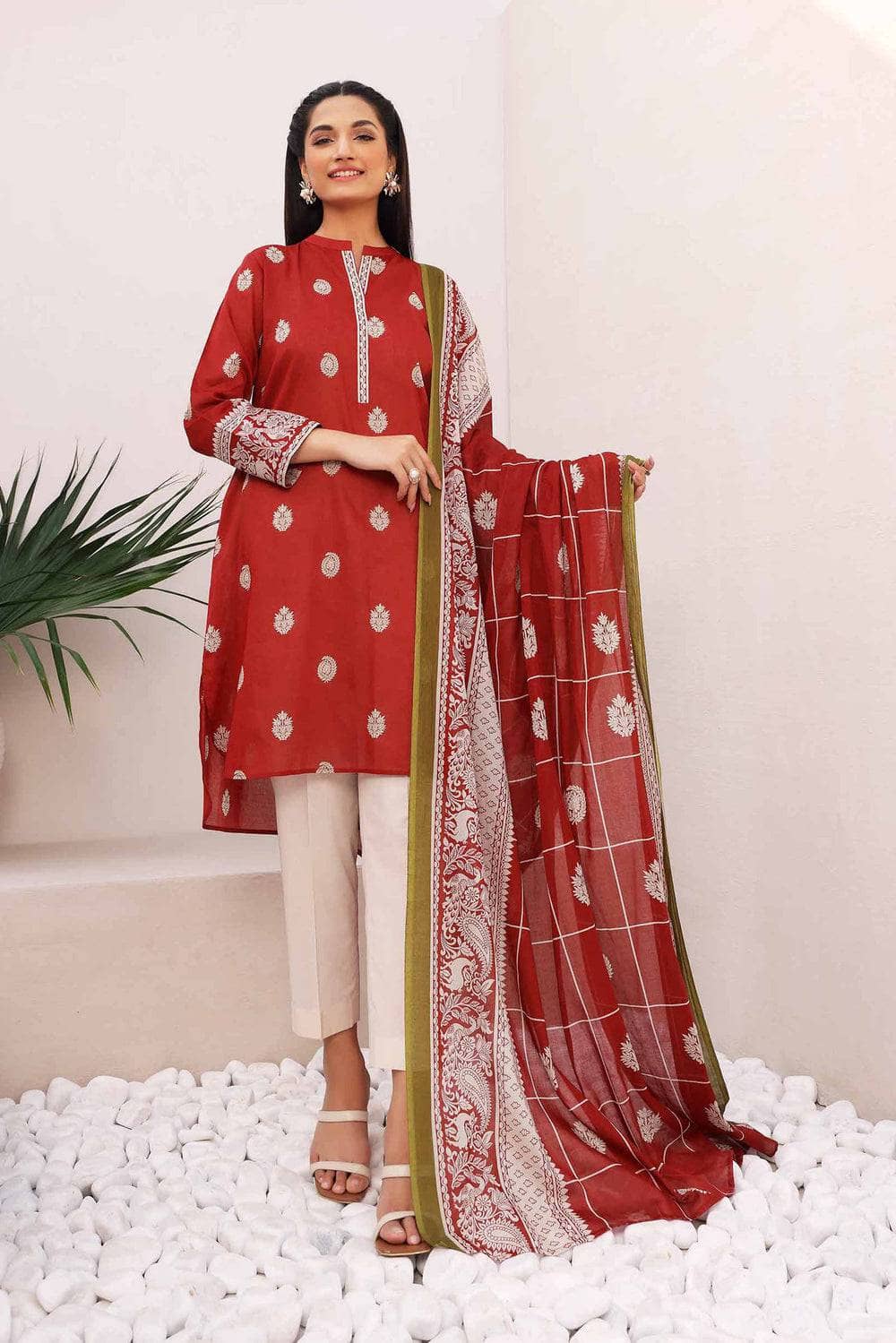 Img_nishat_lawn_nisha_awwal_boutique