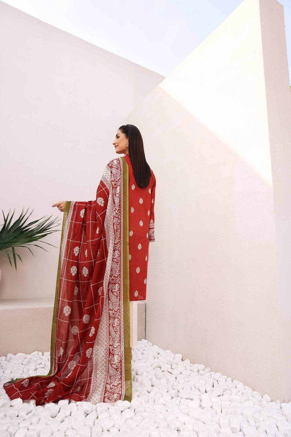 Img_nishat_lawn_nisha_awwal_boutique