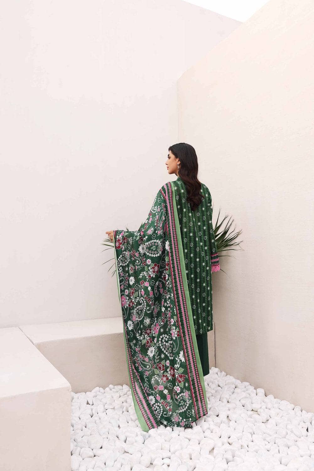 Img_nishat_lawn_nisha_awwal_boutique