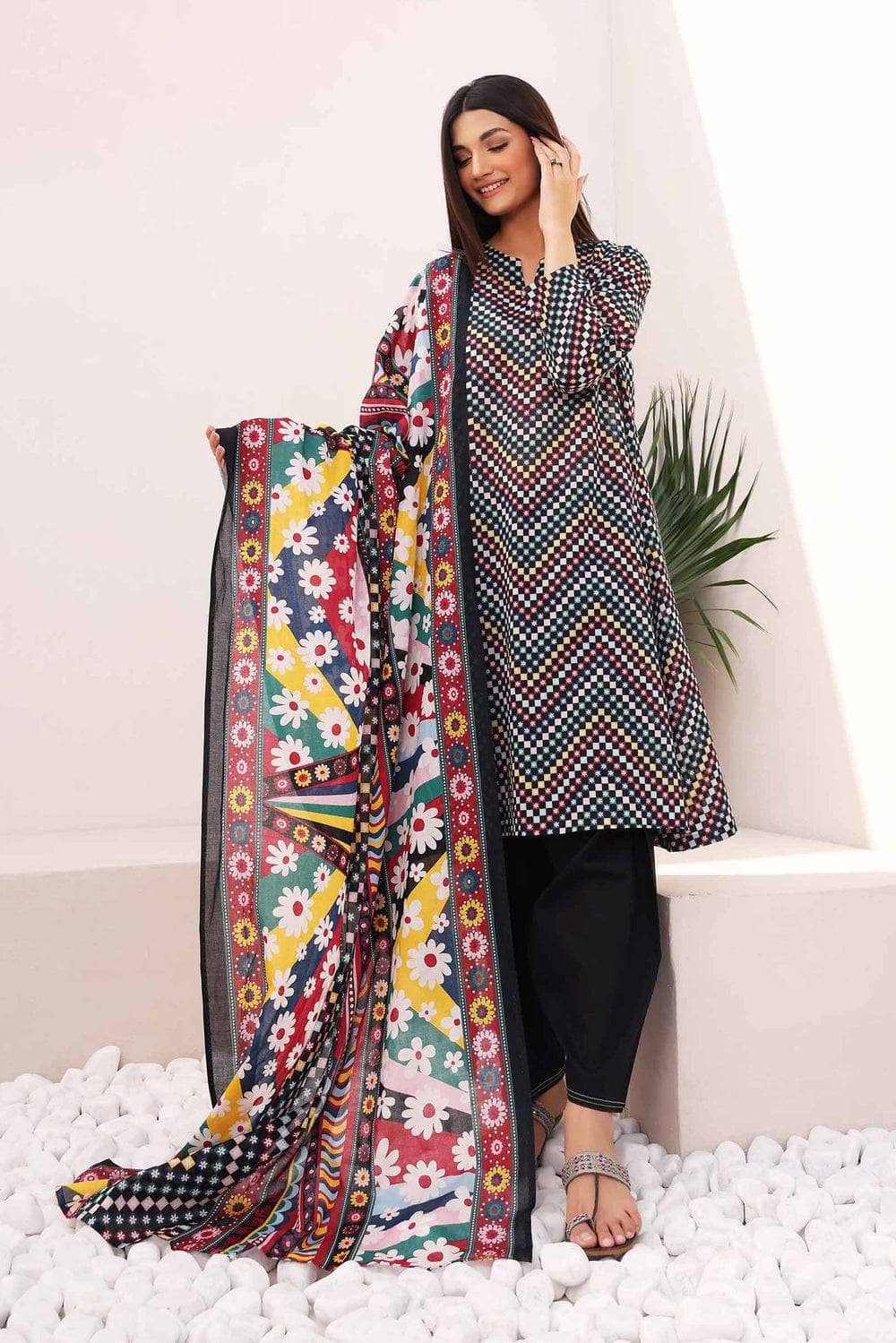 img_nishat_lawn_nisha_23_awwal_boutique