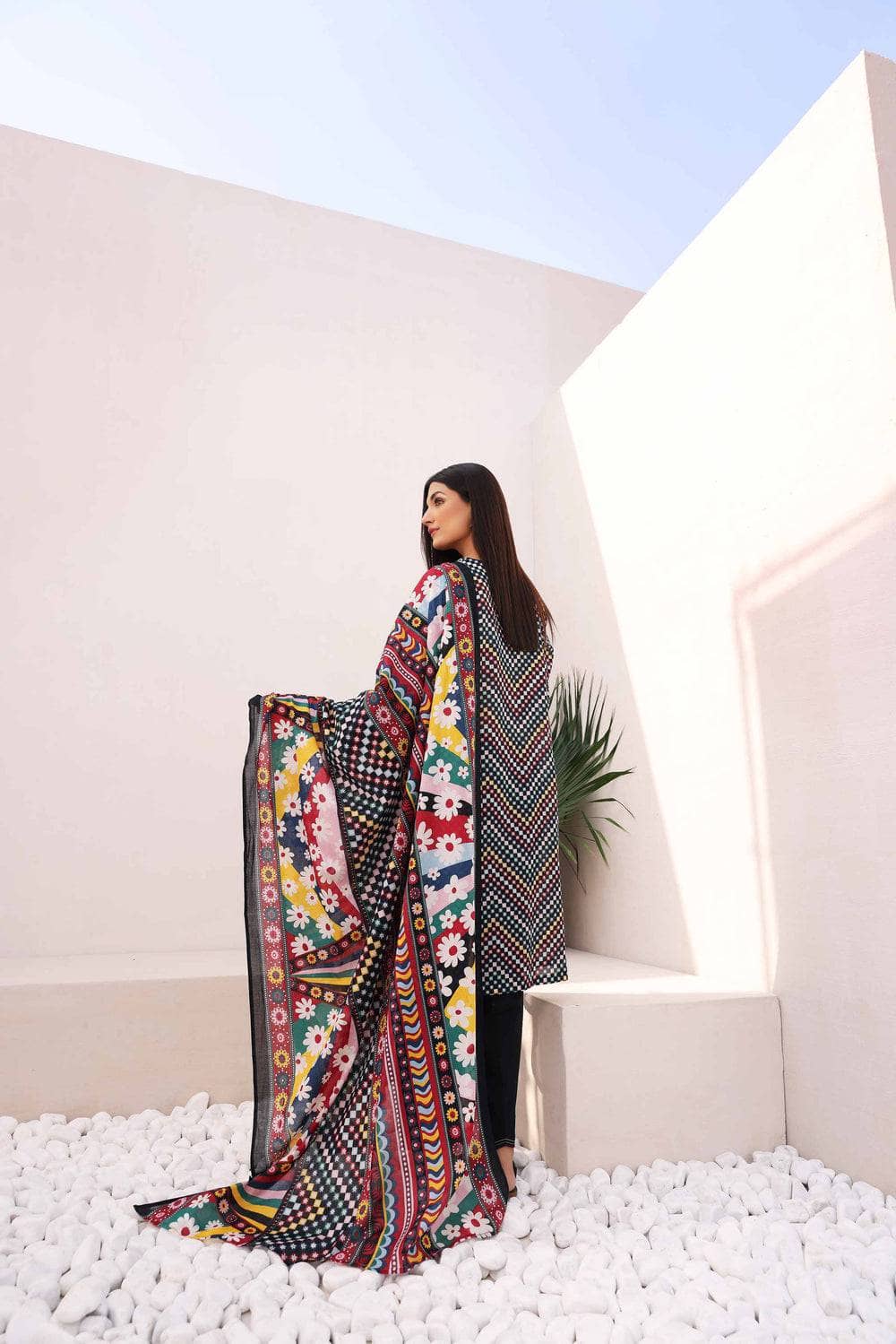 img_nishat_lawn_nisha_23_awwal_boutique