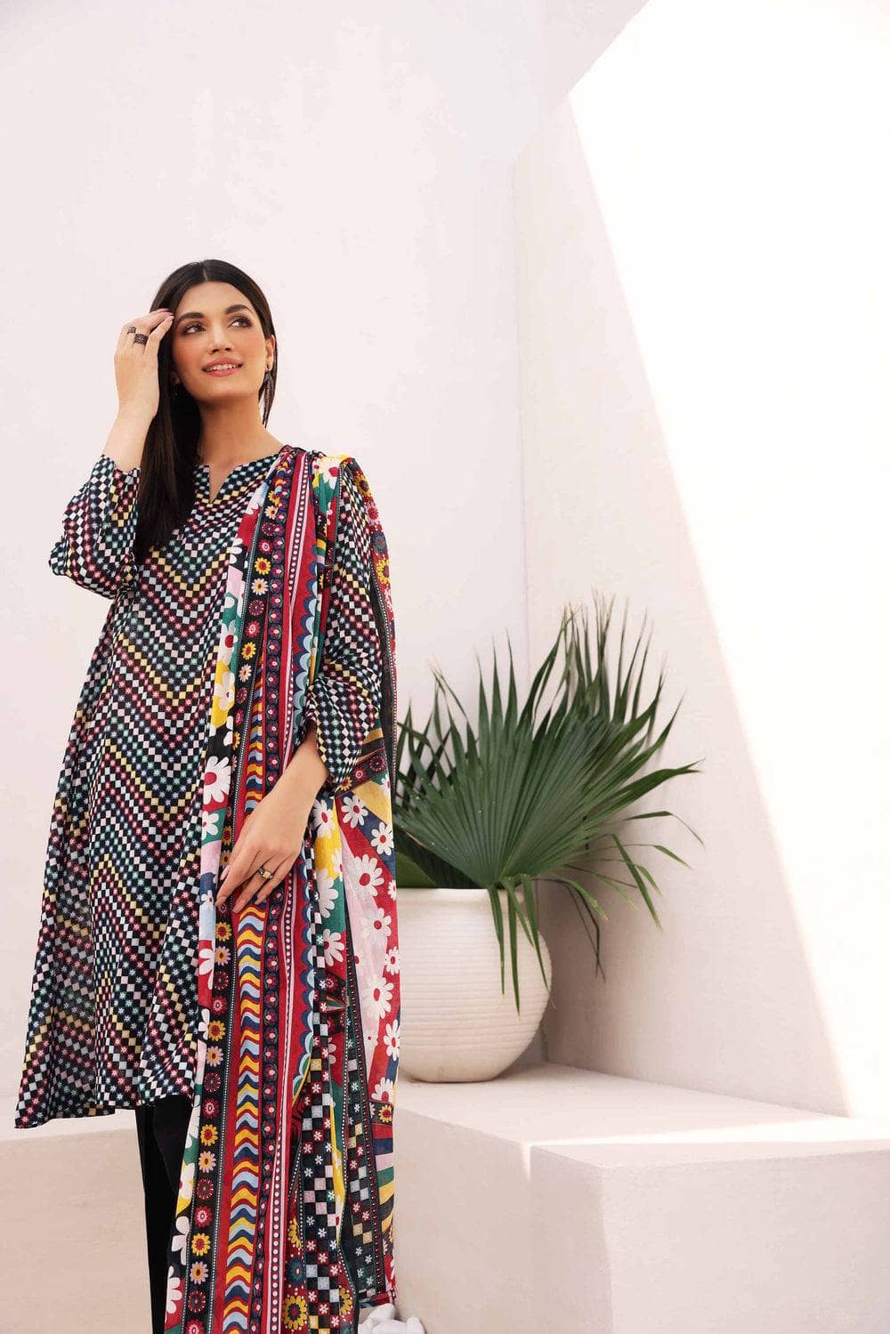 img_nishat_lawn_nisha_23_awwal_boutique