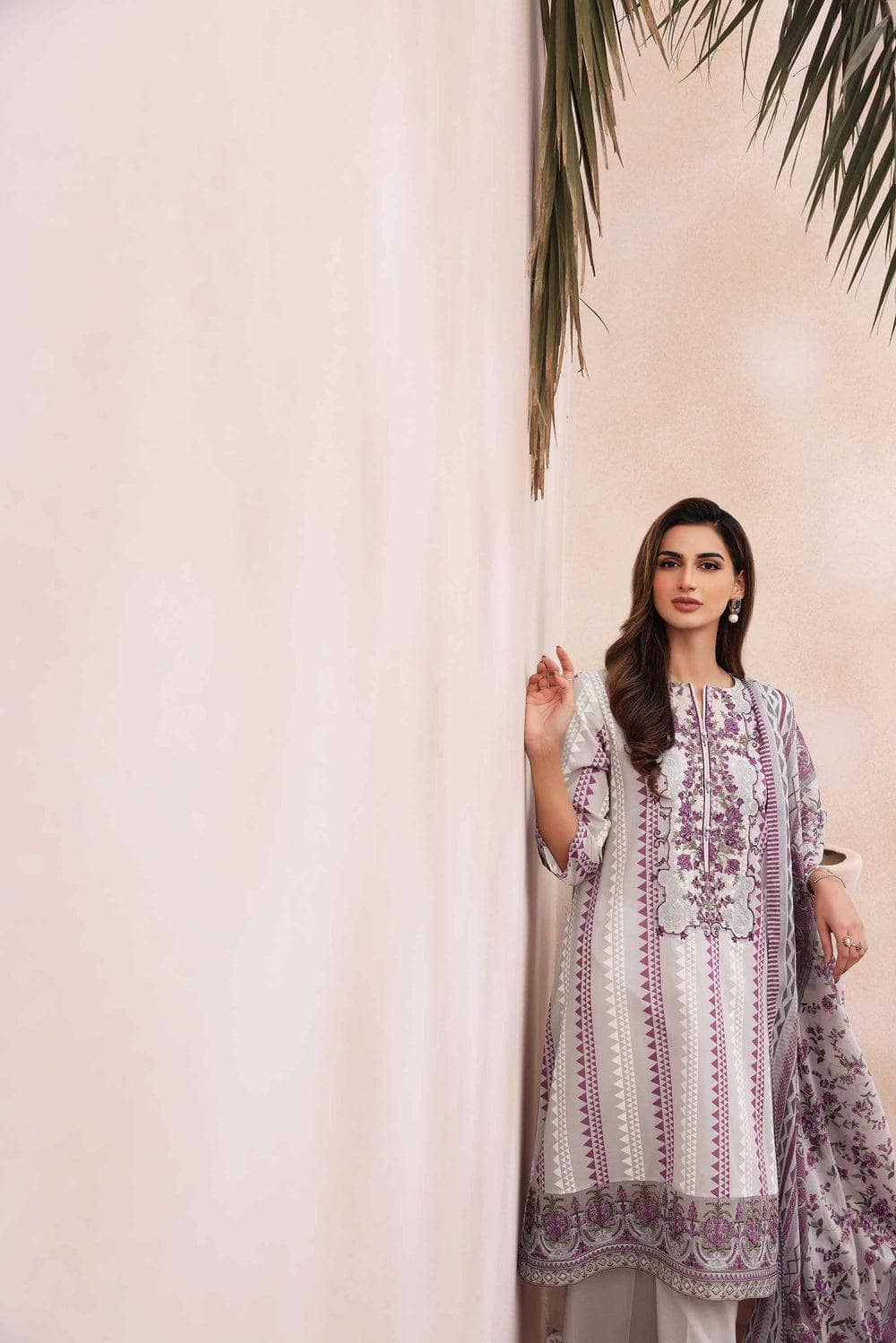 Img_nishat_lawn_nisha_23_awwal_boutique