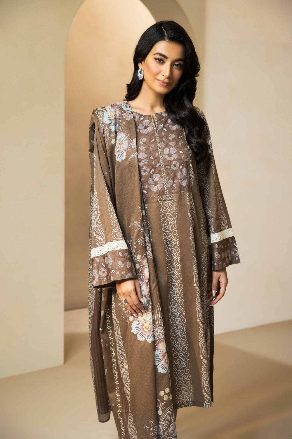 Img_nishat_lawn_nisha_23_awwal_boutique