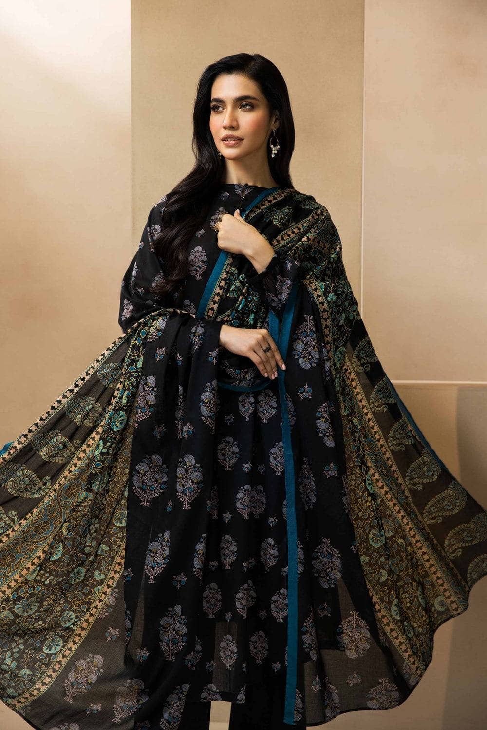 Img_nishat_lawn_nisha_awwal_boutique