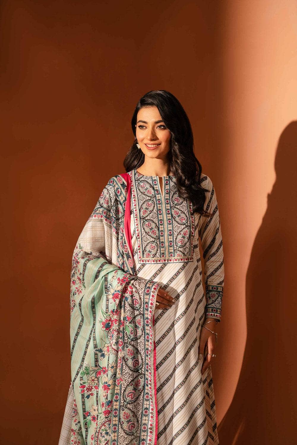 Img_nishat_lawn_ramdan_edit_awwal_boutique