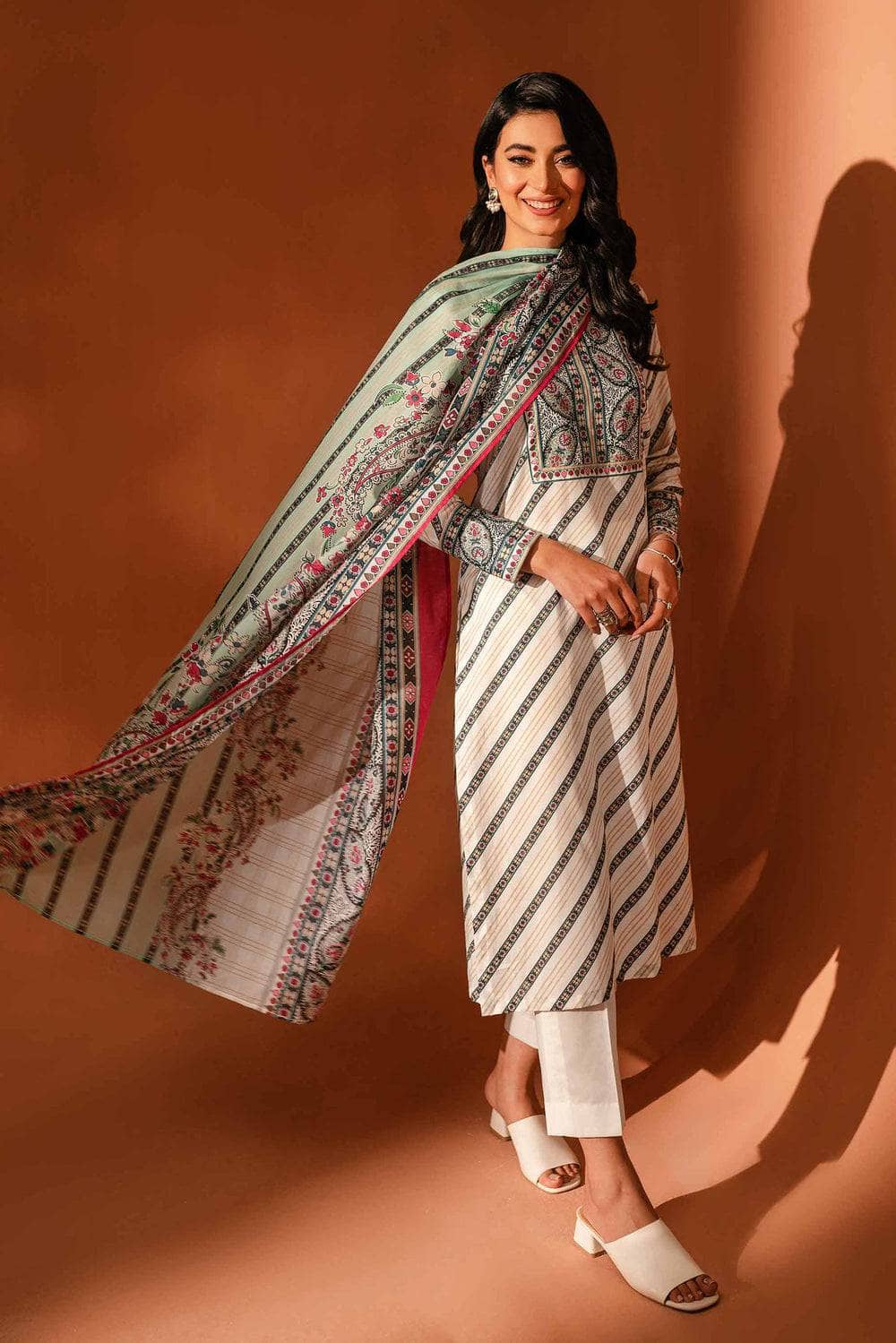 Img_nishat_lawn_ramdan_edit_awwal_boutique