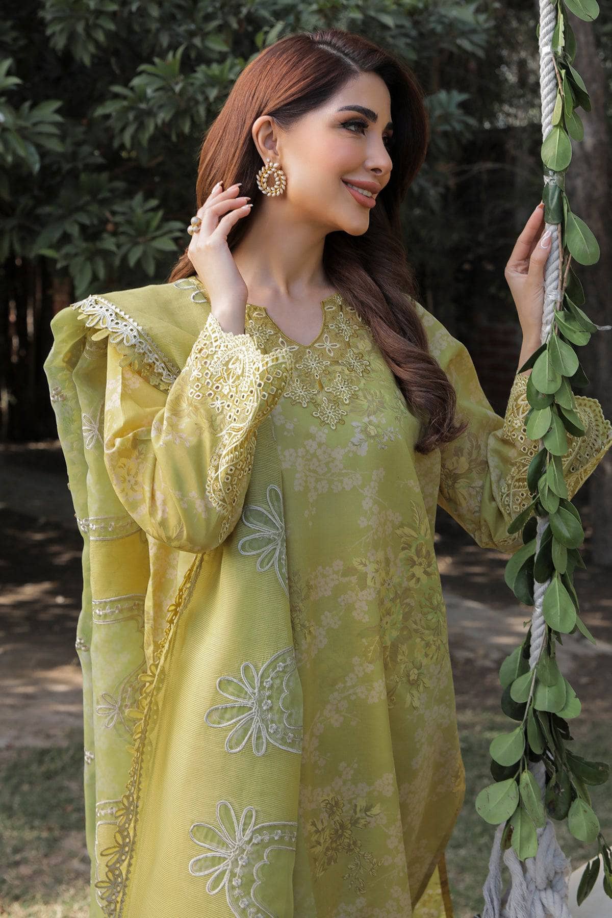 img_baroque_unstitched_lawn_collection_23_awwal_boutique