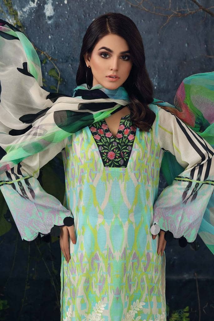 img_charizma_naranji_lawn_2021_awwal_boutique