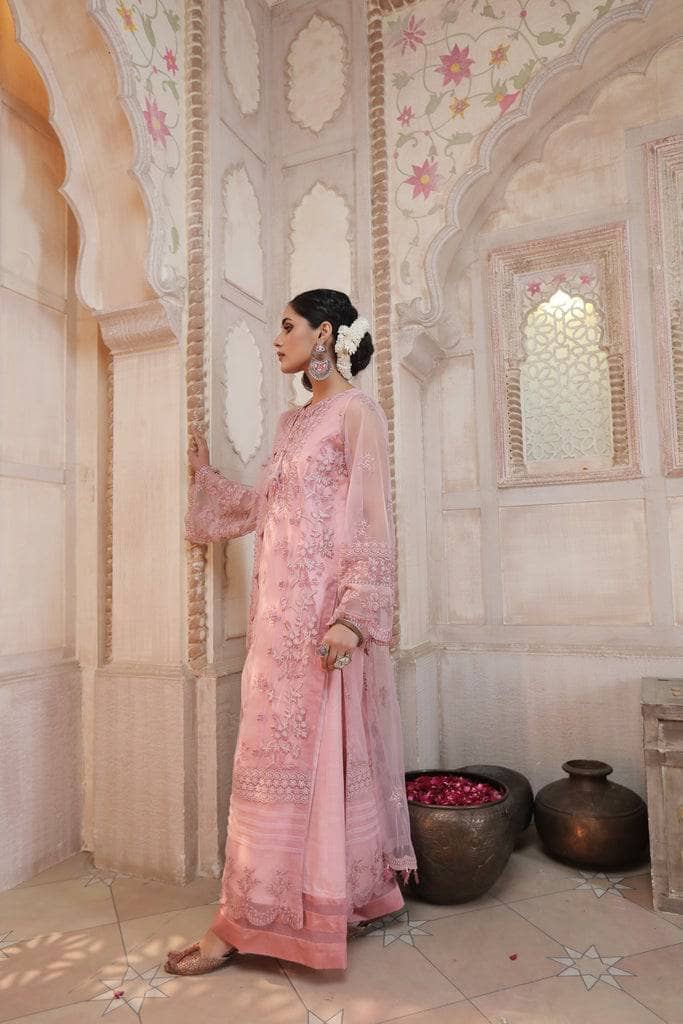 img_lsm_lakhani_embroidered_lawn_22_awwal_boutique