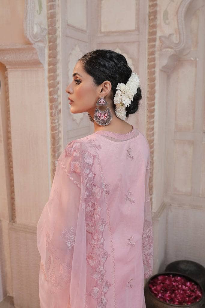img_lsm_lakhani_embroidered_lawn_22_awwal_boutique