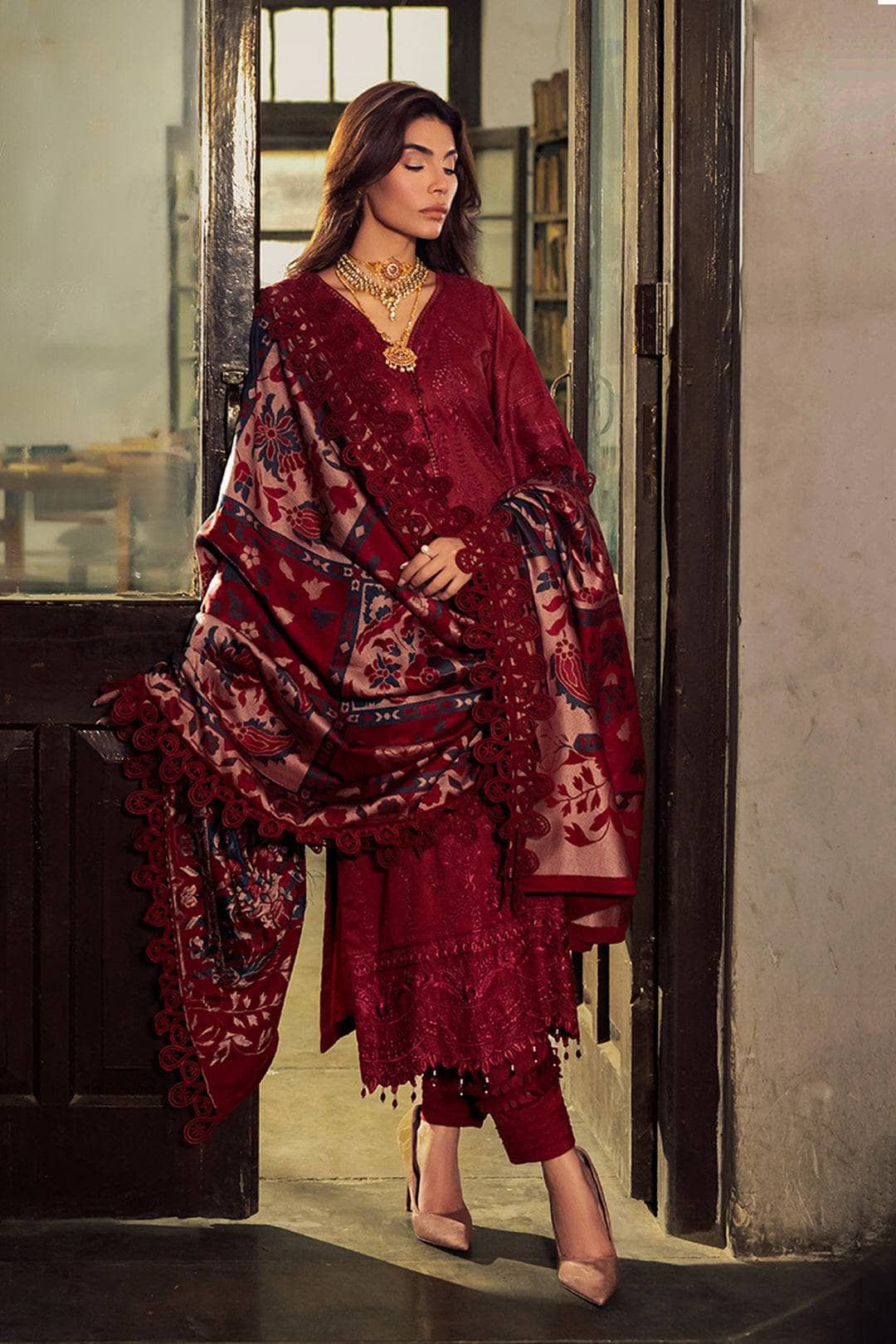 img_nureh_leather_peach_jacquard_shawl_awwal_boutique