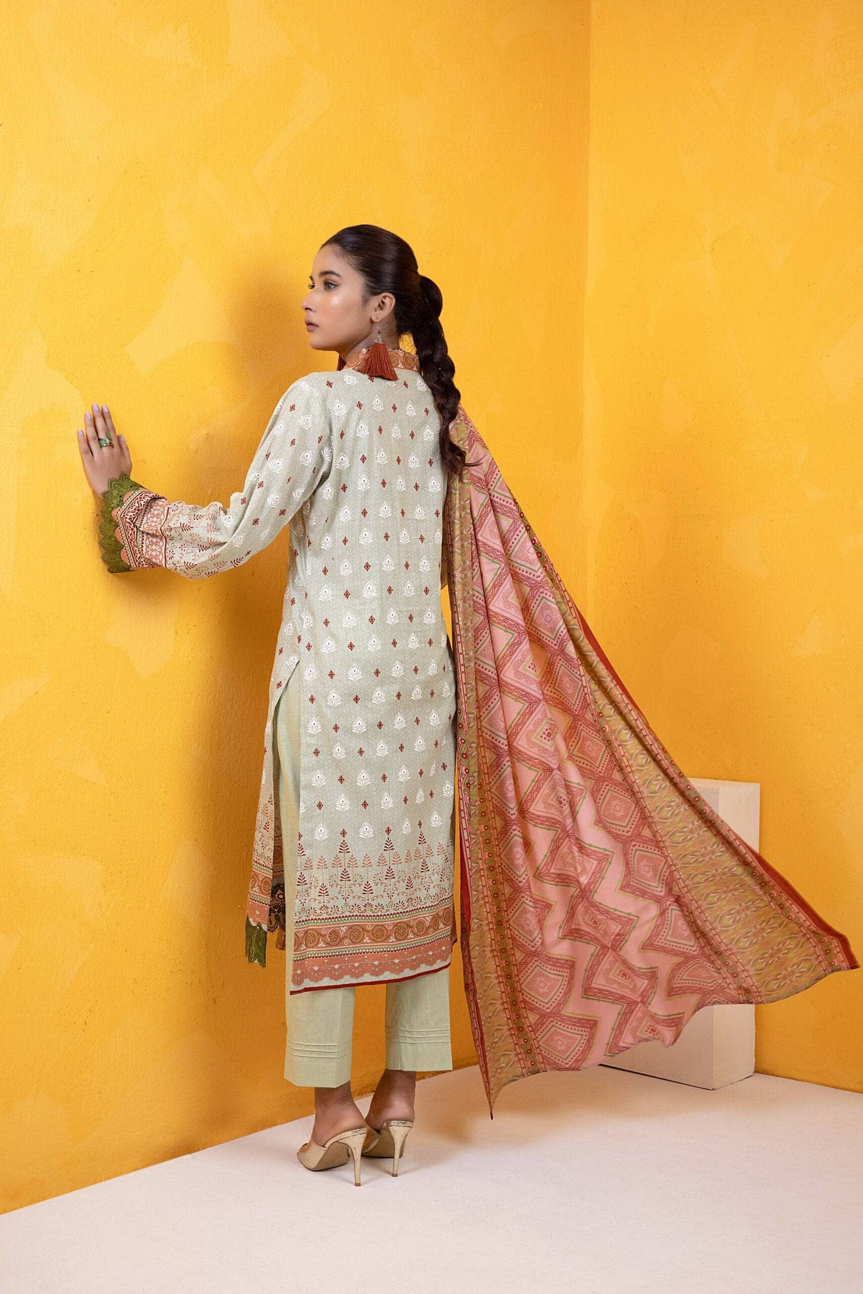 img_erum_misha_lawn_22_awwal_boutique