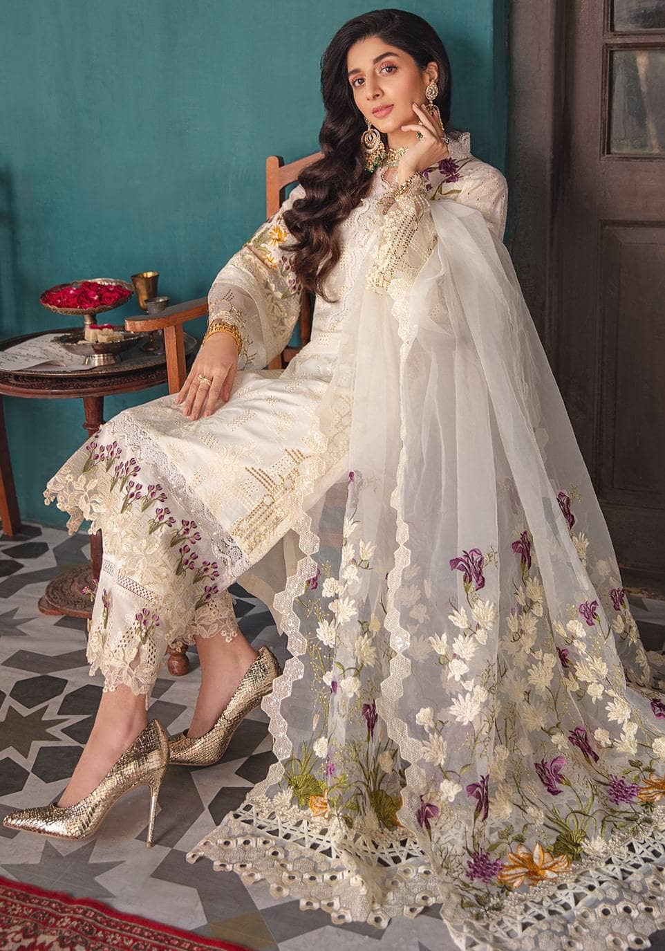 Img_elaf_chikankari_lawn_22_awwal_boutique