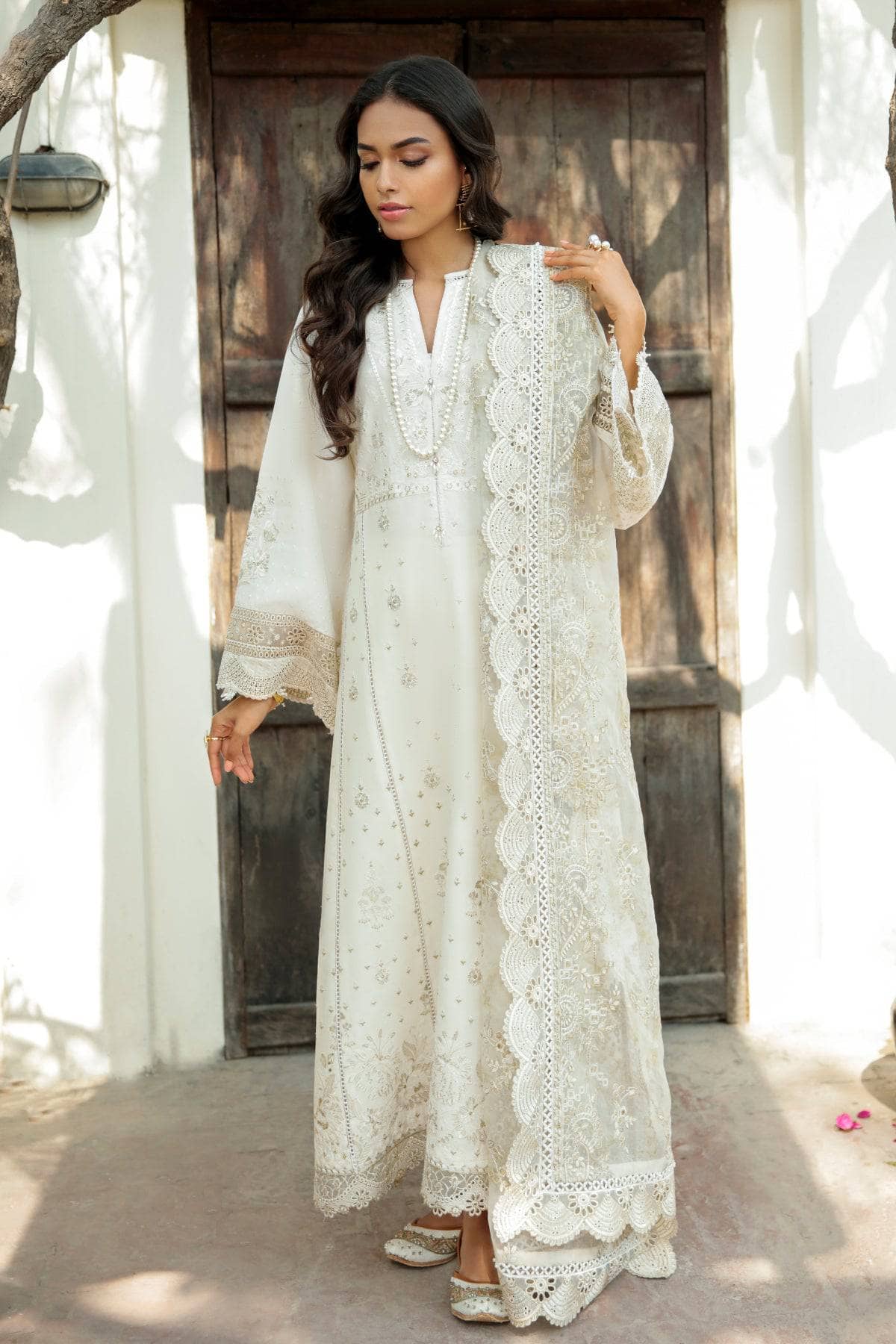 img_baroque_swiss_voil_22_awwal_boutique