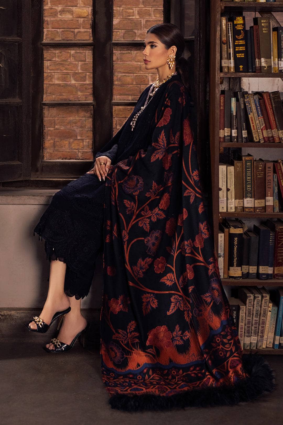 img_nureh_leather_peach_jacquard_shawl_awwal_boutique