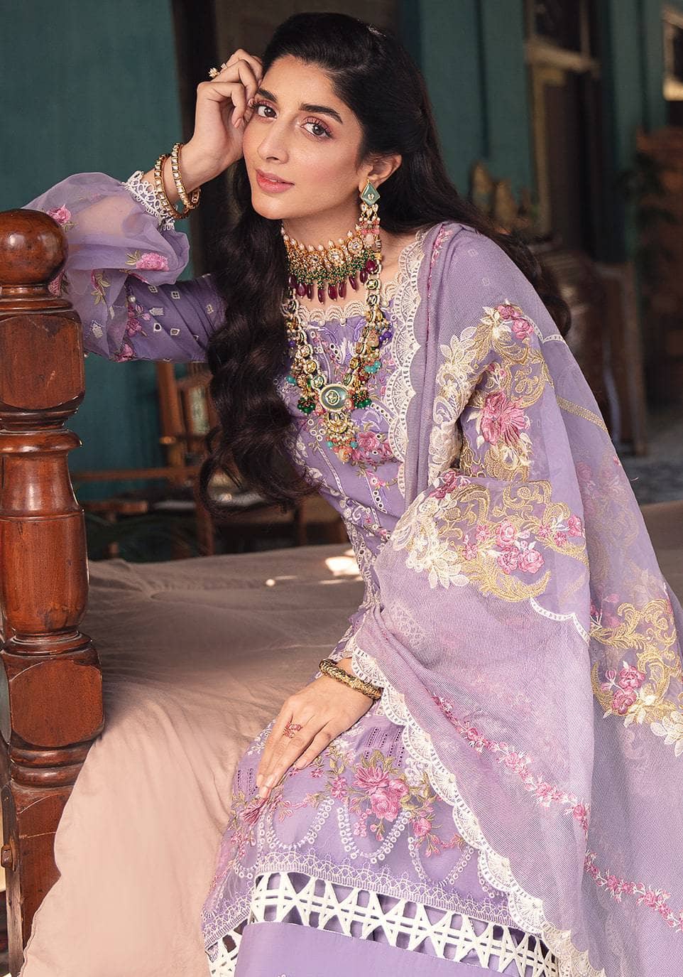 Img_elaf_chikankari_lawn_22_awwal_boutique