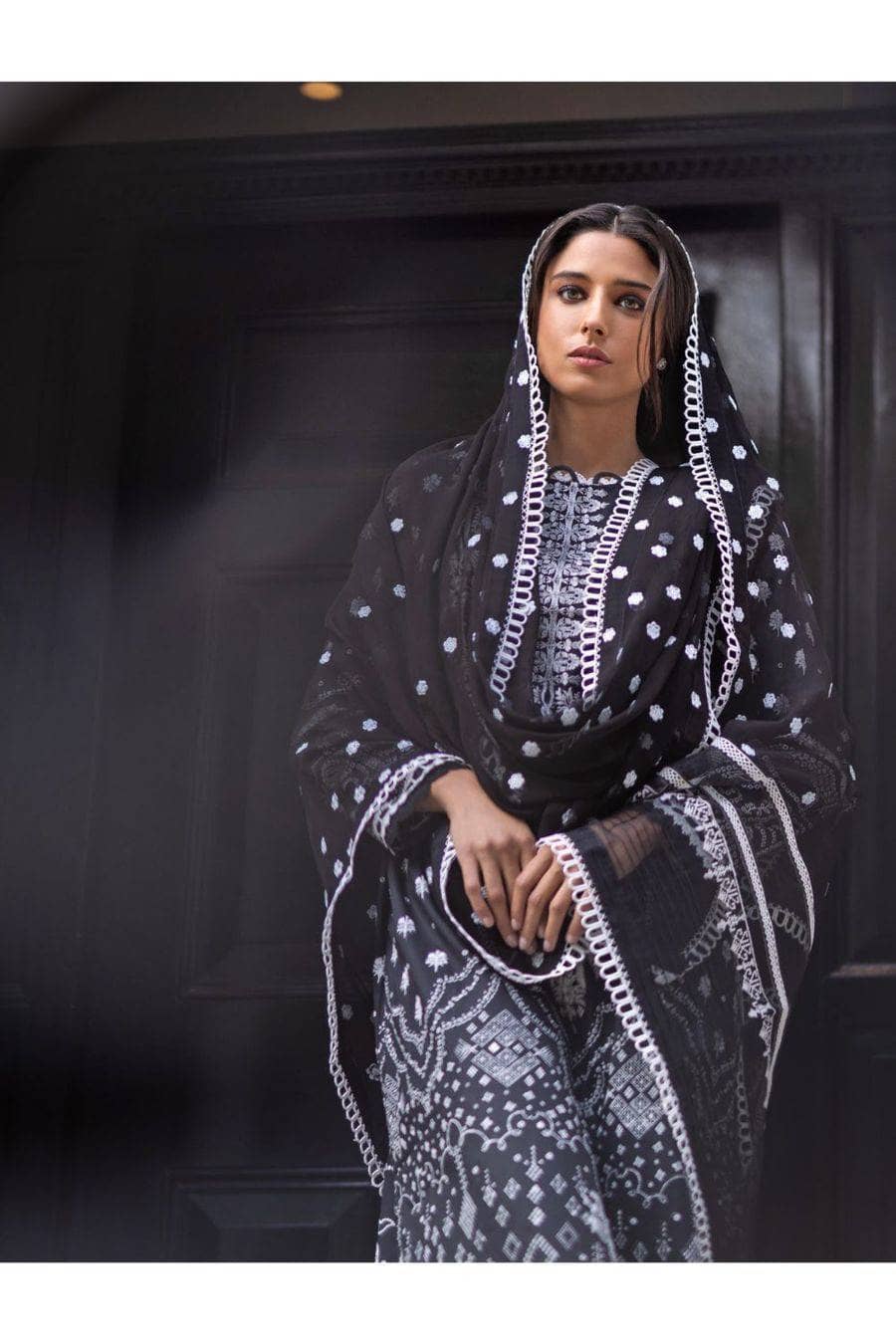 img_sobia_nazir_monochrome_lawn_2021_awwal_boutique